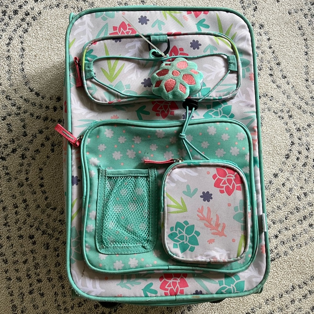 CRCKT kids soft side carry on rolling suitcase in good condition